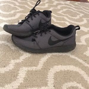 Men’s Nike Roshe’s